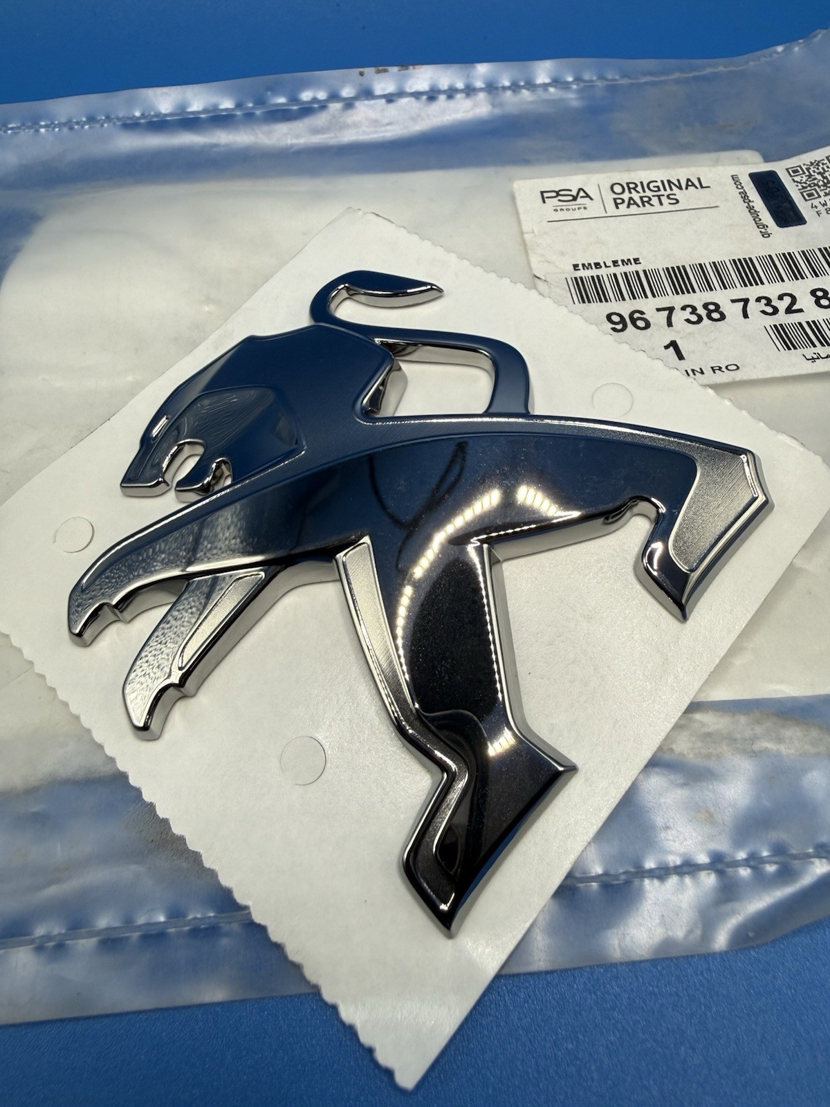 Logo lion Peugeot 208 d'origine pour hayon arrière modèles 2012 à 2015 chromé