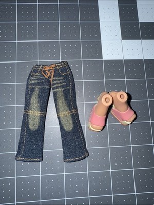 Bratz Out N About Fashion Pack  Clothes Shoes Outfit 2003 Incomplete