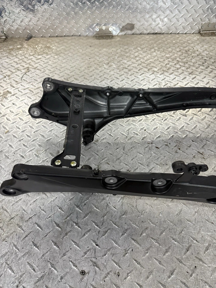 Honda CBR 600RR 2015 subchasis trasero trasero submarco trasero OEM recto Foto 2 de 4