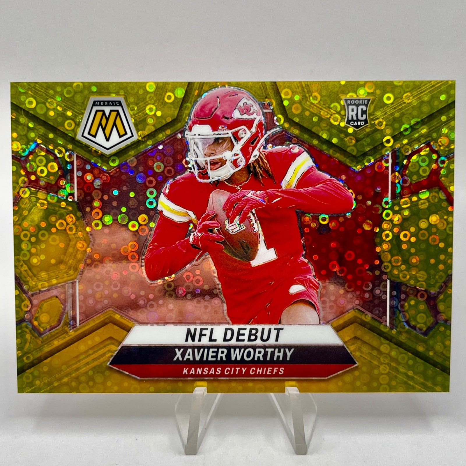 2024 PANINI MOSAIC XAVIER WORTHY RC GOLD NO HUDDLE #’D /10 ROOKIE #285 KC CHIEFS