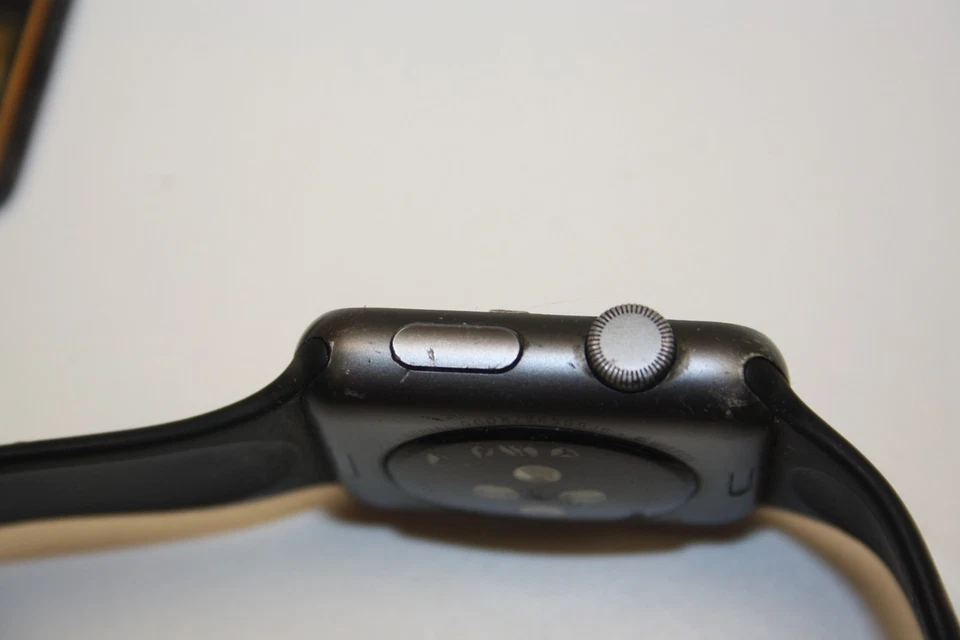 Apple Watch 1. Gen. 7000 Series 42mm - Silber - Aluminiumgehäuse schwarzes Band - Bild 4 von 4