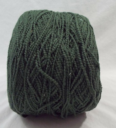 Extra Large Bulky Unlabeled Skein or Ball of Yarn Darker Forest Green - 第 4/4 張圖片