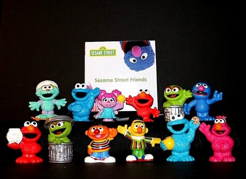 Sesame Street: 35+ New & VTG Collectible Figures, Plush, Sets and more - Picture 3 of 63