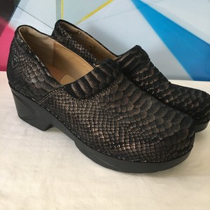 nurse mates chelsea clogs
