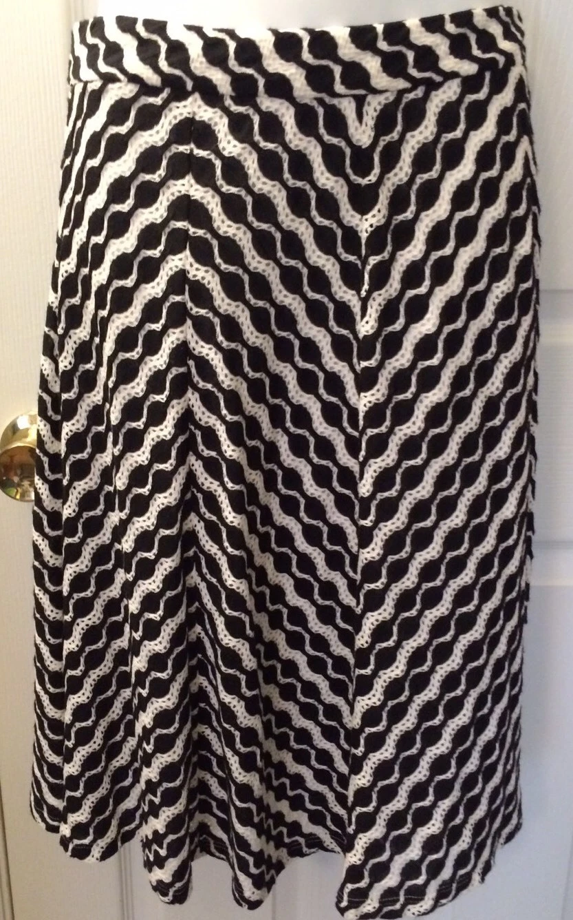 Beige By ECI A-line Skirt Panel Black White Wavy Geo Pattern Textured Knit Sz 10