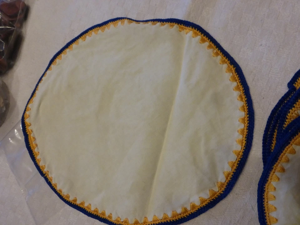 lot de 13 ancien napperon brodés au crochet sur lin set de table 8 € - Photo 3/4