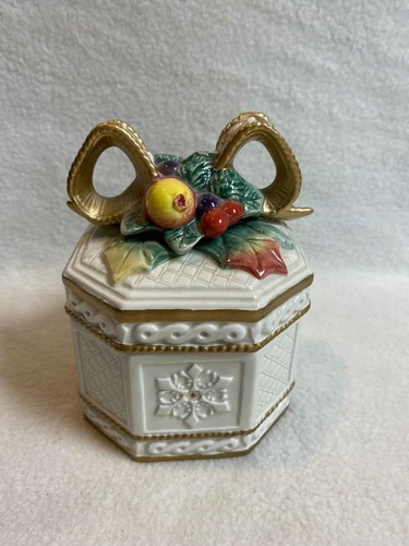 Fitz and Floyd Classics - Holiday Fruit with Ribbon Lidded Container/Trinket Box - Picture 3 of 7