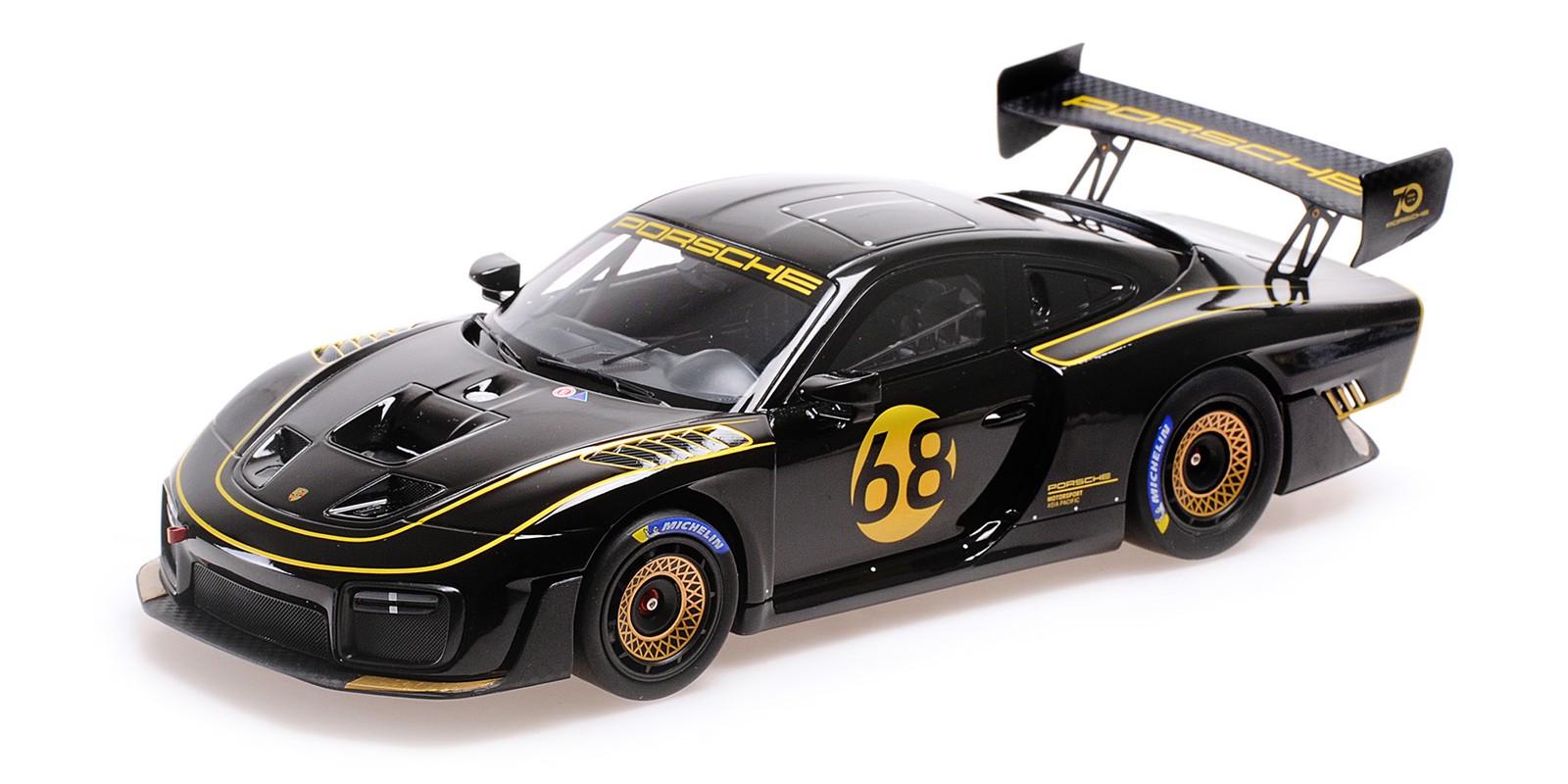 Minichamps 1/18 PORSCHE 935/19 BLACK WITH GOLD STRIPES 2020 Diecast