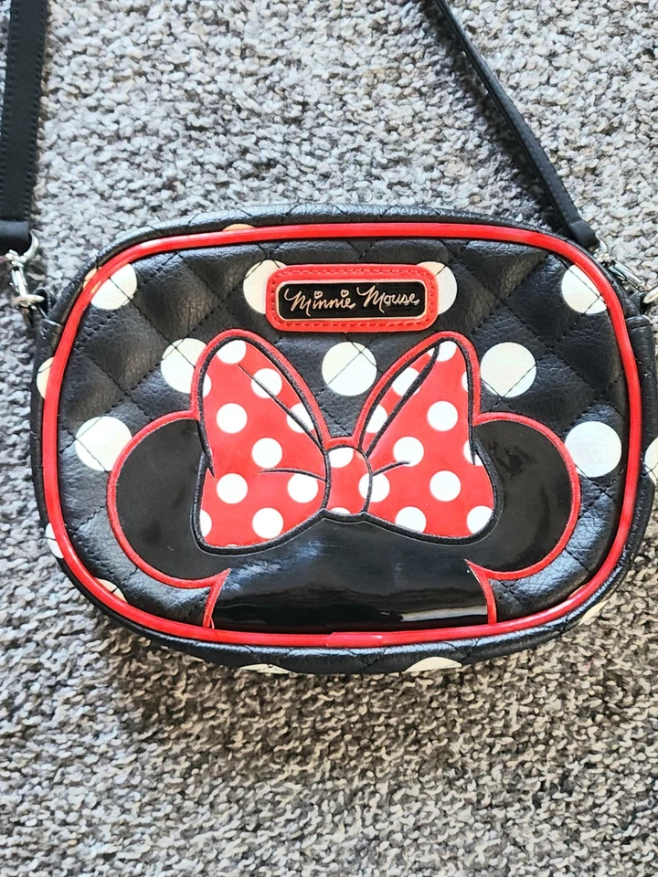 Cartera Bandolera Loungefly Disney Minnie Mouse Lunares Negra/Roja/Blanca Foto 2 de 4