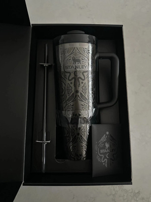 #ad Stanley Quencher H2.0 Flowstate Tumbler 40oz Halloween Deadly Damask IN HAND $87.44