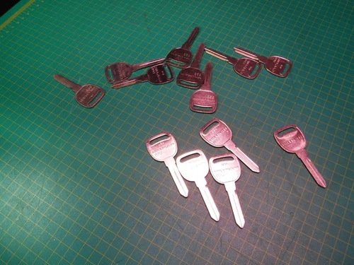 Car keys blanks Hillman B93 P1112 fits GM 1 lot of (13)