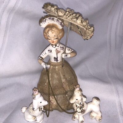 * vintage figure ୨୧ クリーム & ベージュの ワンちゃん Vintage Lady Figurine 2 Poodles Chain Stiff Lace Umbrella Japan