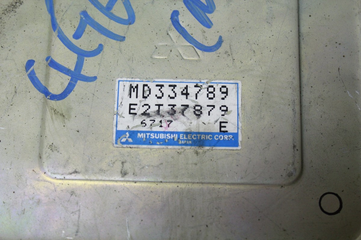 4G63 Mitsubishi engine 4G63 spark plug cover
