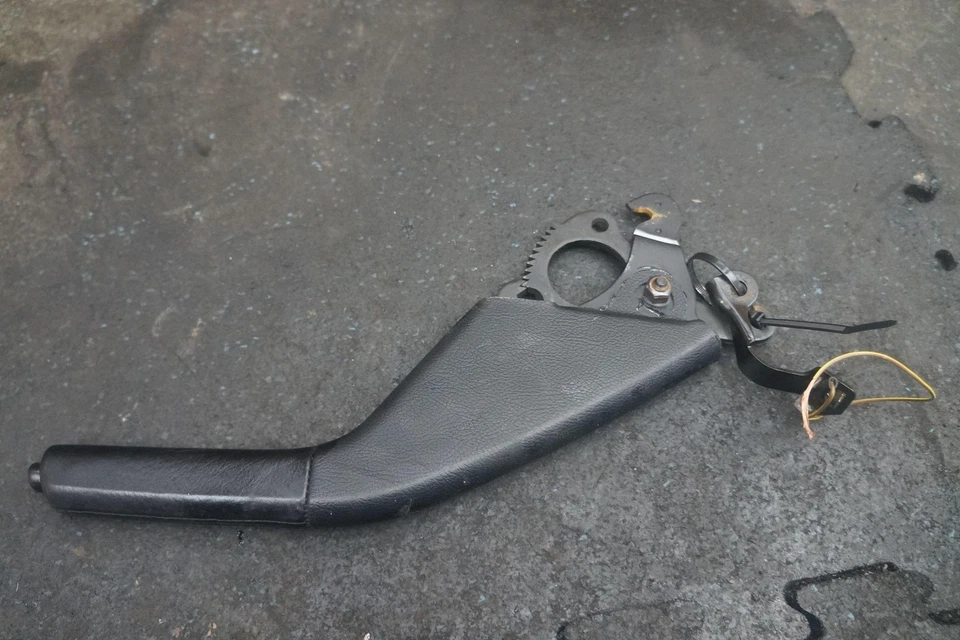 Palanca de control de estacionamiento de freno de mano de estacionamiento de emergencia 94442405150 Porsche 968 1992-95 Foto 2 de 3