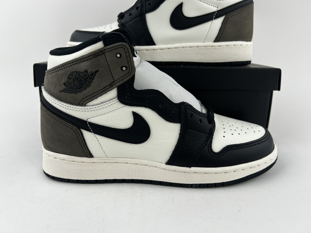 Nike Air Jordan 1 Retro High OG Dark Mocha Youth Size 4Y Nike Air Jordan 1 Retro High OG Dark Mocha Youth Size 4Y