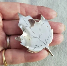 Vintage STUART NYE Sterling Silver Maple Leaf Brooch Pin Signed