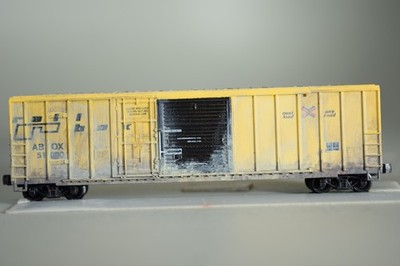 42076 N Scale MDC ROUNDHOUSE 50' RIBB SIDE BOX CAR RBOX RAILBOX WEATHERED