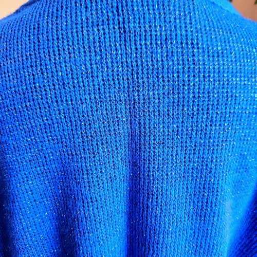 Suéter azul brillante vintage de gran tamaño distintivamente diferente con negro - Imagen 8 de 10
