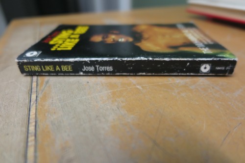 RARE BOXING BOOK - CORONET PAPERBACK 1972 - STING LIKE A BEE by JOSE TORRES - Picture 2 of 3