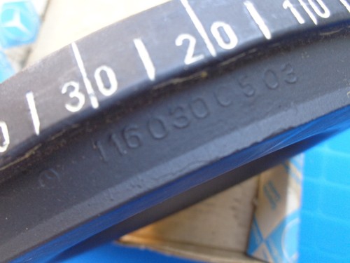 Mercedes Benz W107 W116 M116 350 crankshaft vibration absorber harmonic balance - Foto 6 di 10