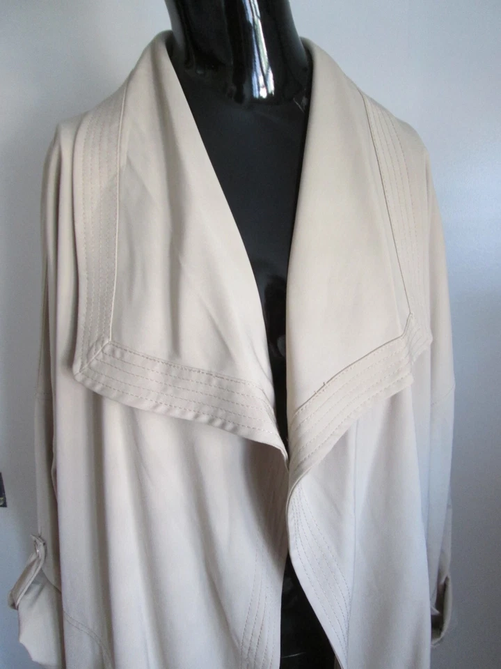 Nuevo con etiquetas Abrigo Max Studio Talla L Beige Latte Cuello Drapeado Abierto Botón Rollo Tap $128 Foto 3 de 4