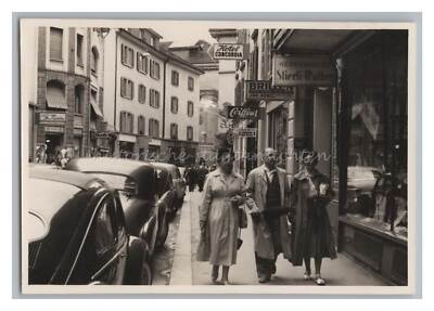 Luzern Schweiz - Autos Streetlife - Herrenmode Stierli-Walker - Foto 1950er