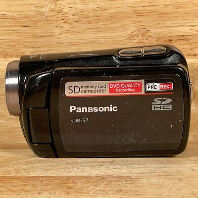 Panasonic SDR-S7 ビデオカメラ 10倍ズーム バッテリー2個付 Panasonic SDR-S7 2.7