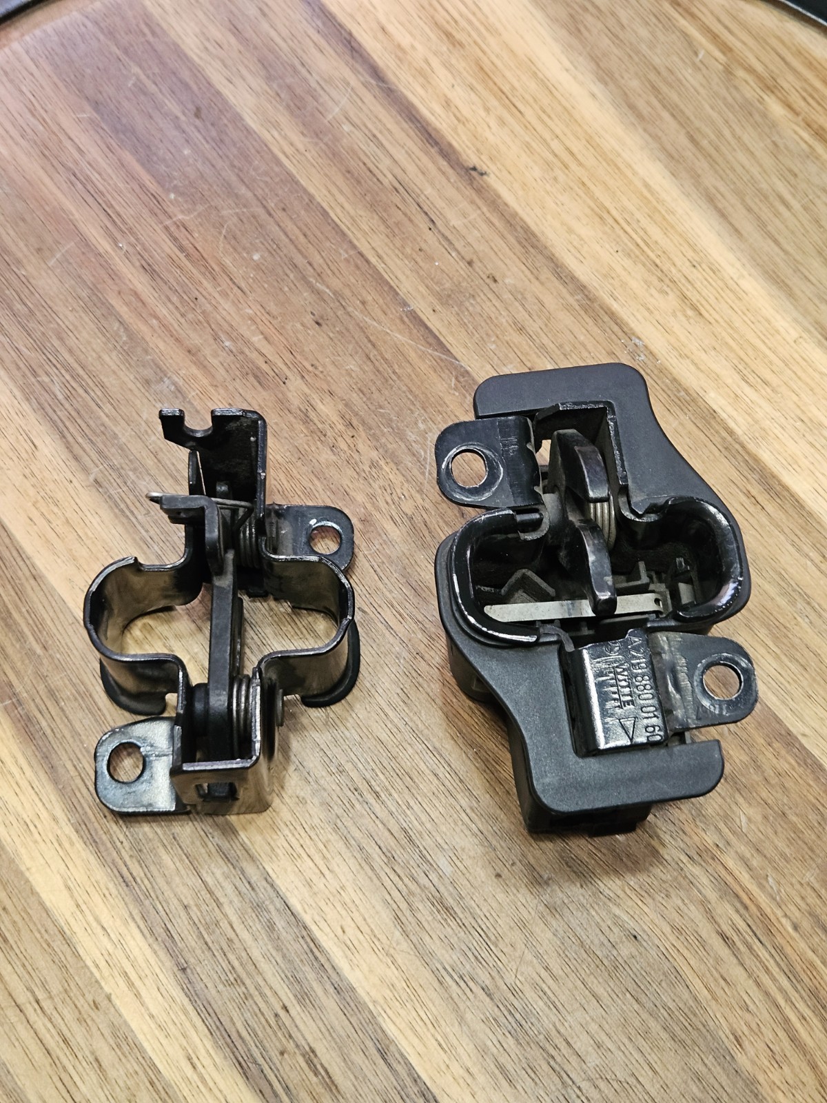 2005-2007 Mercedes C230 HOOD LATCHES CATCH OEM SET