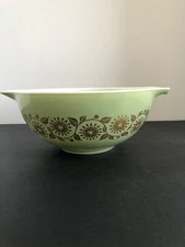 VTG Pyrex 443 Sage Green Gold Medallion Cinderella 2.5qt Mixing Bowl EUC
