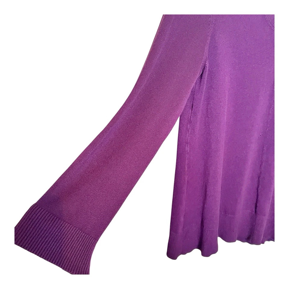 Suéter Pullover DKNY Jeans Talla XL Berenjena Púrpura Cuello en V Mangas Largas Nunca Usado Foto 3 de 4