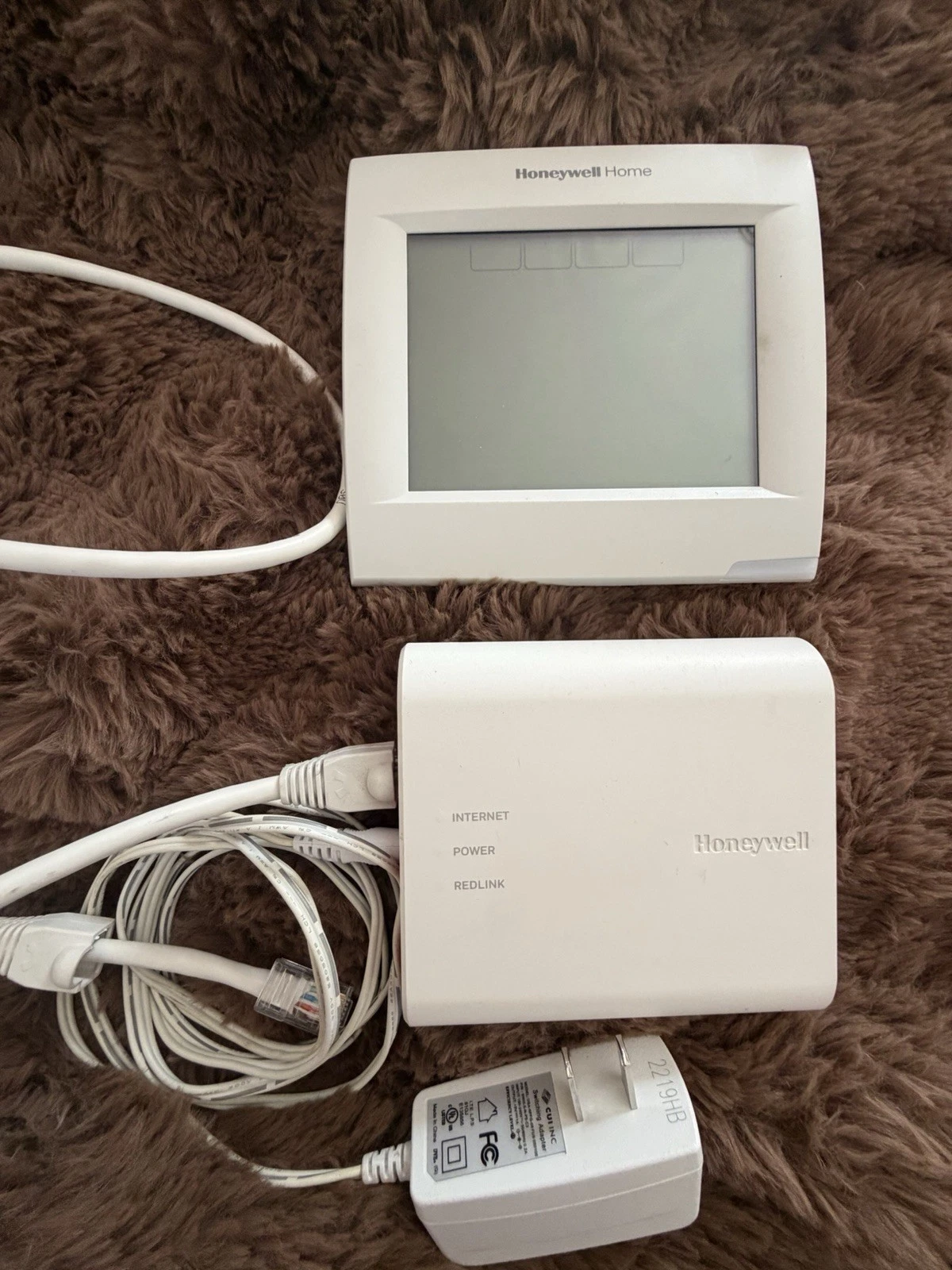 Bundle: Honeywell Thermostat (TH8320R1003) AND Redlink Gateway (THM6000R7001)
