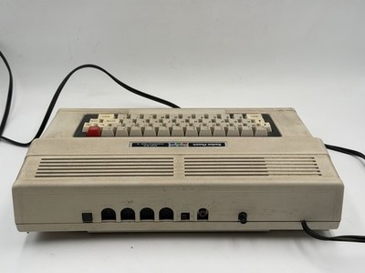 Radio Shack Tandy TRS-80 Color Computer 2 26-3027 Powers On Boots