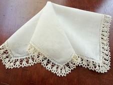 VINTAGE 1940s HANKY CREME IRISH LINEN HAND CROCHET EDGING NEW NEVER USED PRETTY