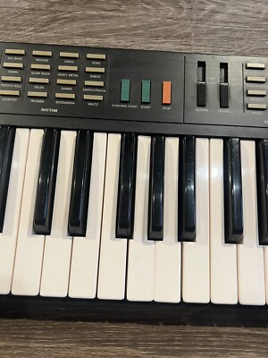 Yamaha Psr-11 Keyboard Electronic Synth Piano Portatone