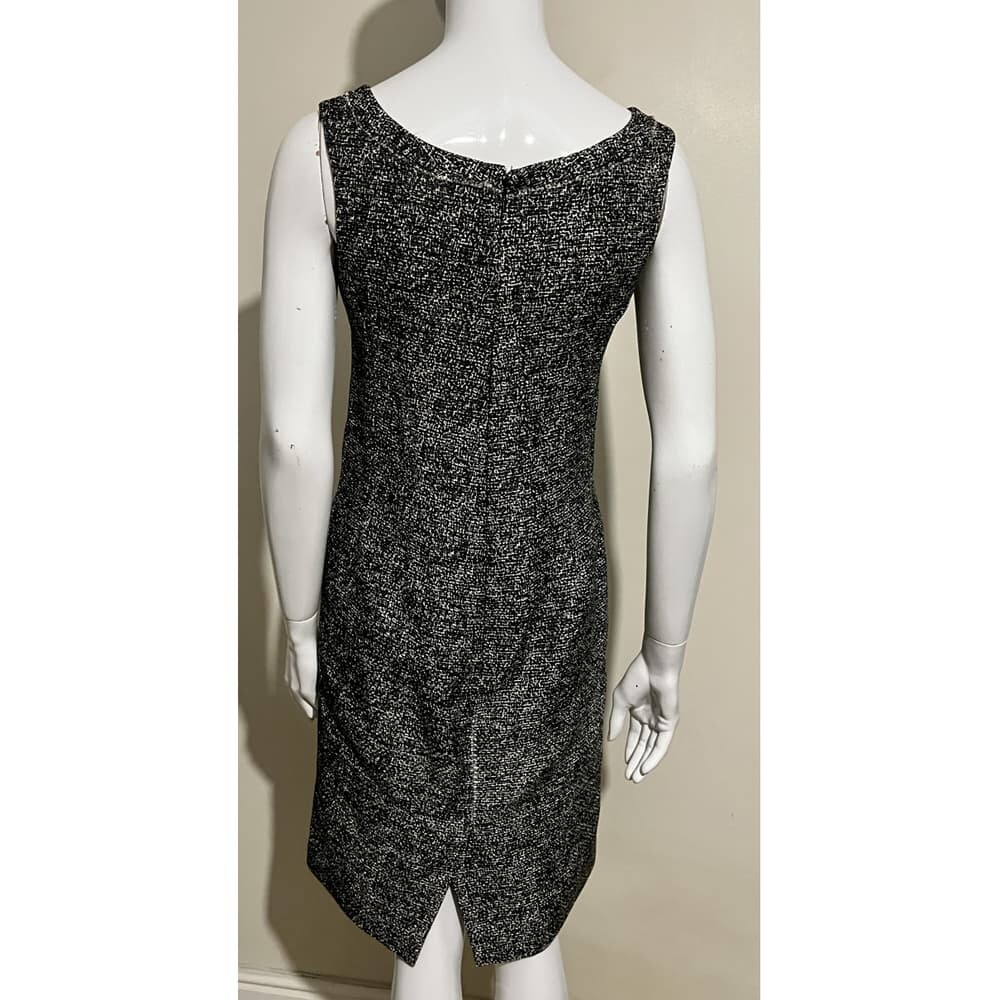 Abito con fibbia in seta Yves Saint Laurent in bianco e nero IT 42 UK 10