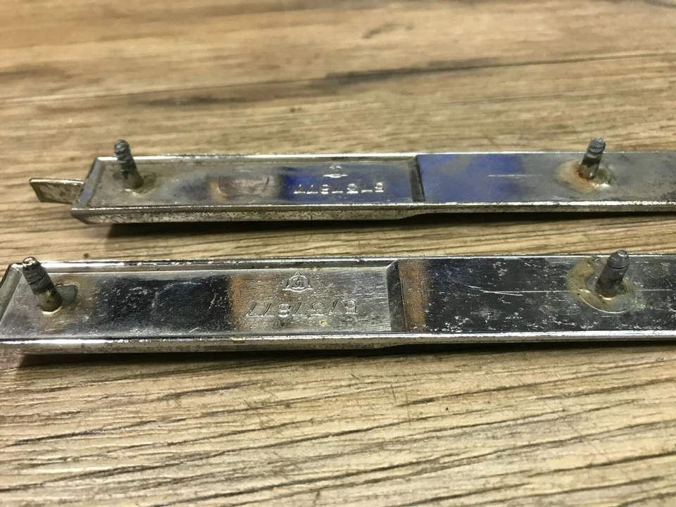 65 Pontiac Acadian Beaumont 1965 emblemas personalizados usados OEM raro Foto 3 de 3