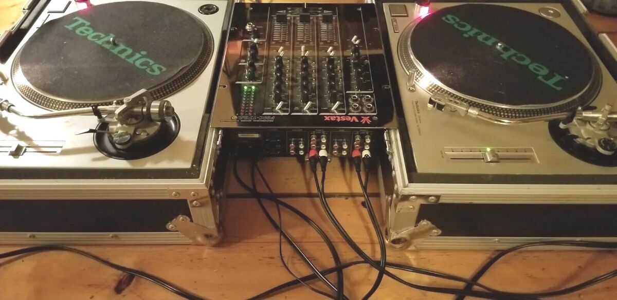 DJ Controller Setup Technics SL-1200 MK2 Vestax PMC 170A DJ Controller Setup Technics SL-1200 MK2 Vestax PMC 170A