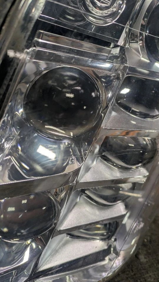 Оригинальная светодиодная фара со стороны водителя для Cadillac Escalade Platinum 09–14 годов выпуска - Изображение 2 из 4