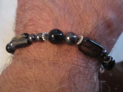 HEMATITE AND MOTHER OF PEARL BRACELET - 7 1/2'' - SC