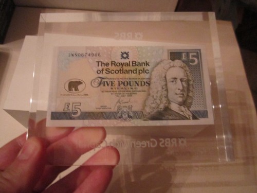 Billete de banco Royal Bank of Scotland 2005 5 libras esterlinas pisapapeles acrílicos - Imagen 3 de 3