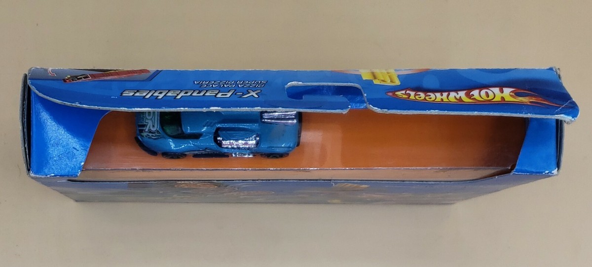 Hot Wheels - PIZZA PALACE X-Pandables Play Set with Car Included 1