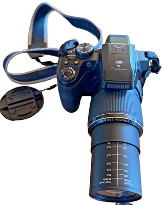 Systemkamera in MINT Condition FujiFilm FinePix S9400W + 16GB SD Card (SanDisk)