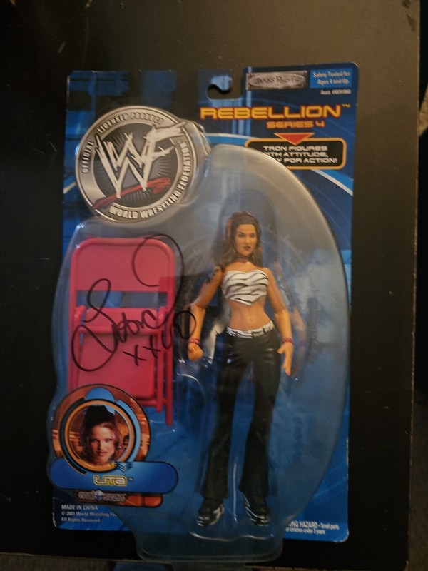 WWF Lita Attitude Era Vintage 2001 Figure SIGNED BY LITA