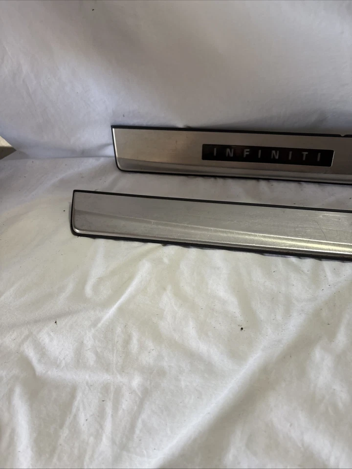Infiniti M37 M56 Q70 2011 juego delantero alféizar de puerta placa de desgaste conjunto iluminación usado Foto 2 de 4