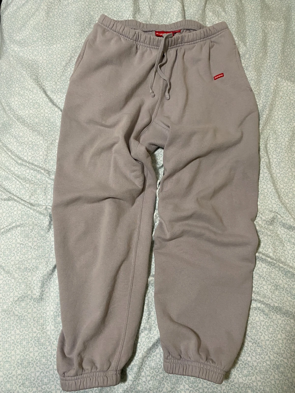Pantalon de survêtement Supreme Small Box gris taille S SS21