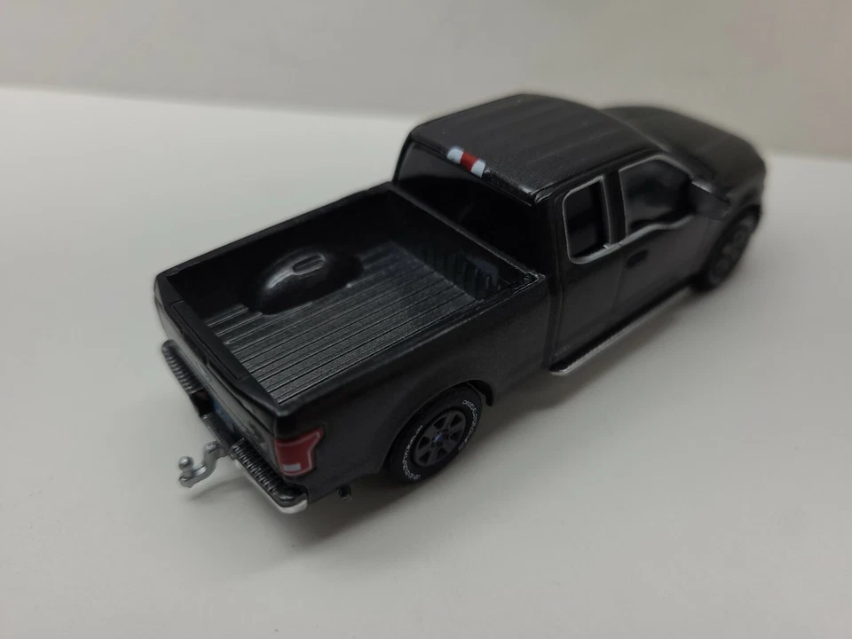 1:64 Custom 2015 XLT Ford F150 4WD truck Pickup Farm DCP ertl 4x4 hitch & tow - Image 2 of 4