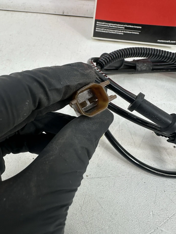 Sensor de velocidad y arnés de cables ABS genuino Ford 17-19 F-250-F-550 HC3Z-21C190-D NUEVO Foto 3 de 4