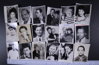 LOT: 105 1970s 1980s TV/MOVIE CELEBRITY SMALL TRIMMED HEAD SHOT PHOTOS (id1971)
