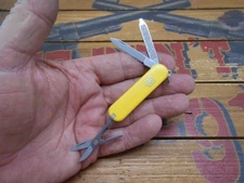 Victorinox Classic SD Swiss Army Knife 58mm Yellow