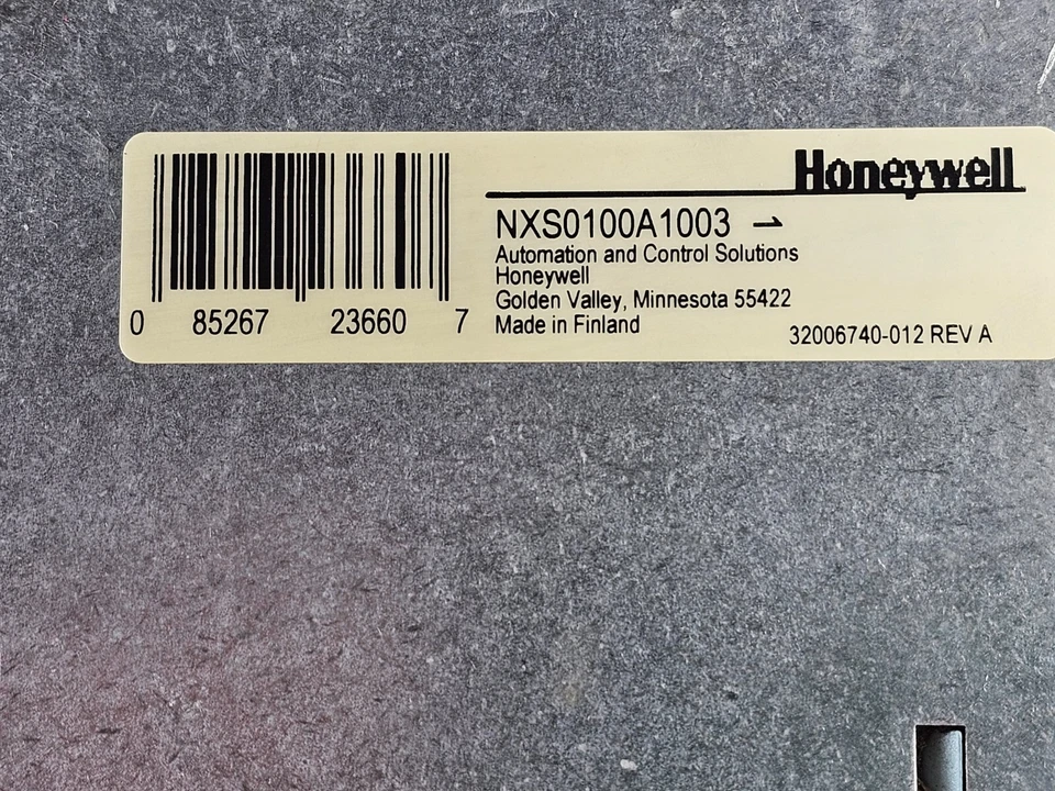 Unidad de CA de frecuencia variable Honeywell NXS0100A1003 10 HP, 3P, 408-528VAC, 16A Foto 2 de 4